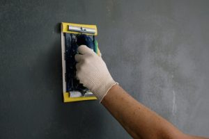 Tips voor het verbouwen van je appartement met nieuwbouw stucen en renovlies behangen